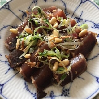 鰹の香味野菜と松の実のっけ